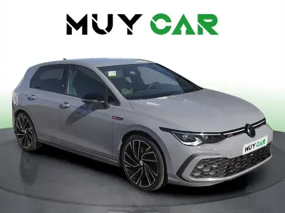 Usado VW Golf VIII GTI 245 CV (180 kW) 2022 Gris / plata Berlina