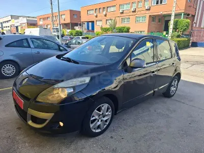 Usado Renault Scénic III 110 CV (80 kW) 2012 Negro Monovolumen