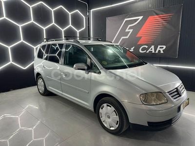 Usado VW Touran Highline 115 CV (84 kW) 2004 Gris / plata Monovolumen
