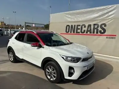 Usado Kia Stonic 84 HP (61 kW) 2021 Branco SUV