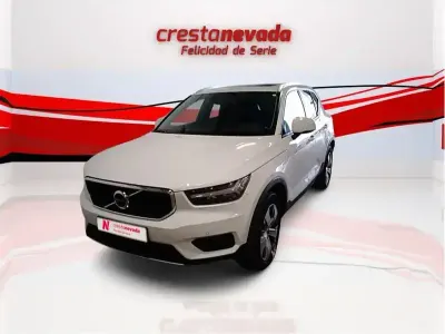 Begagnad Volvo XC40 Momentum 150 HK (110 kW) 2021 Vit SUV