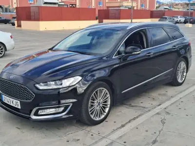 Usado Ford Mondeo Vignale 241 CV (177 kW) 2018 Negro Familiar