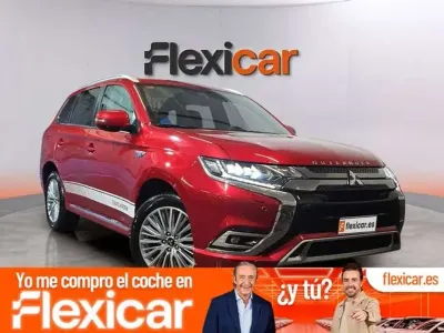 Usado Mitsubishi Outlander P-HEV 224 CV (164 kW) 2019 Rojo SUV