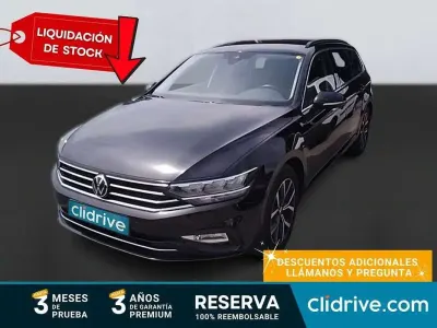 Usado VW Passat Executive 150 CV (110 kW) 2022 Amarillo Familiar