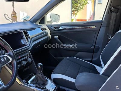 Begagnad VW T-Roc Sportline 115 HK (84 kW) 2019 Blå SUV