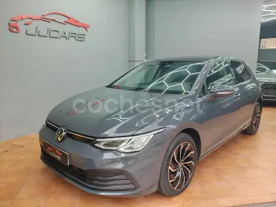 Usado VW Golf VIII 115 CV (84 kW) 2022 Gris / plata Berlina