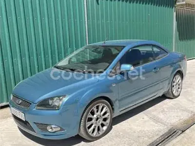 Usado Ford Focus Cabriolet Trend 136 CV (100 kW) 2007 Azul Descapotable
