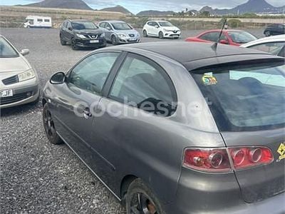 Usado Seat Ibiza Stella 100 CV (73 kW) 2004 Marrón Utilitario
