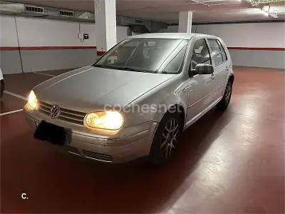 Usado VW Golf IV Highline 115 CV (84 kW) 2001 Gris / plata Berlina