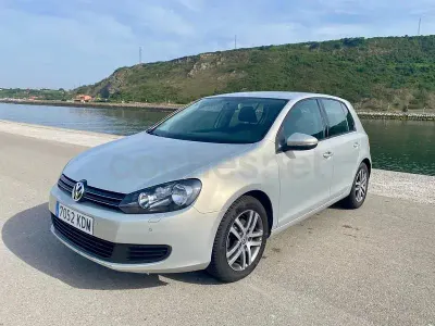 Usado VW Golf VII Advance 105 CV (77 kW) 2012 Gris / plata Berlina