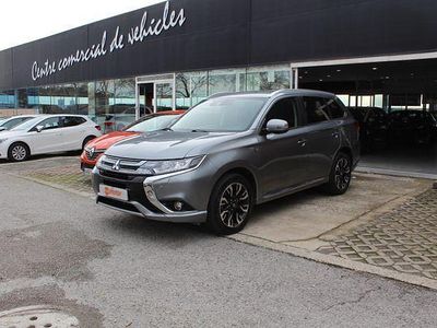 Usado Mitsubishi Outlander P-HEV 203 CV (149 kW) 2018 Plateado SUV