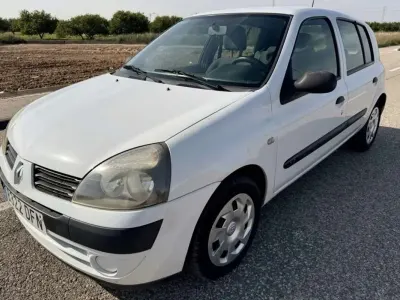 Usado Renault Clio Authentique 60 CV (44 kW) 2005 Blanco Utilitario