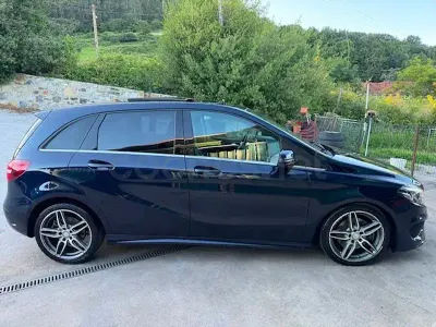 Usado Mercedes B220 177 CV (130 kW) 2017 Azul Utilitario
