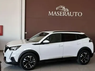 Usado Peugeot 2008 Allure 110 CV (80 kW) 2022 Blanco SUV