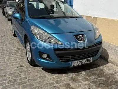 Usado Peugeot 207 70 CV (51 kW) 2012 Azul Berlina