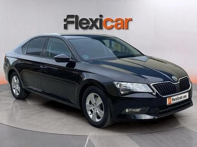Usado Skoda Superb Active 150 CV (110 kW) 2018 Negro Familiar