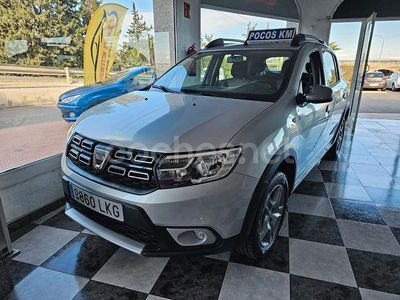 Usado Dacia Sandero Essentiel 100 CV (73 kW) 2020 Gris / plata Berlina