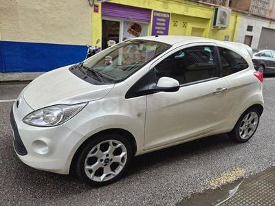 Usado Ford Ka 69 CV (50 kW) 2015 Blanco Berlina
