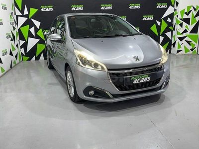 Usado Peugeot 208 Signature Sky 82 CV (60 kW) 2019 Gris / plata Utilitario