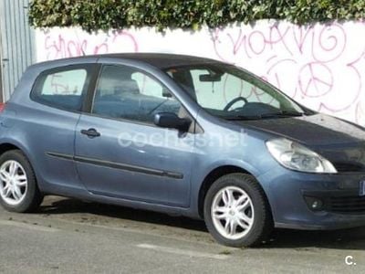 Usado Renault Clio II Authentique 65 CV (47 kW) 2006 Azul Berlina
