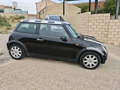 Usado Mini ONE 90 CV (66 kW) 2005 Negro Utilitario