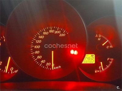 Usado Mazda 3 Active 105 CV (77 kW) 2006 Beige Berlina