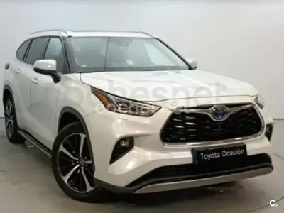 Używany Toyota Highlander Luxury 246 KM (180 kW) 2022 Biały SUV