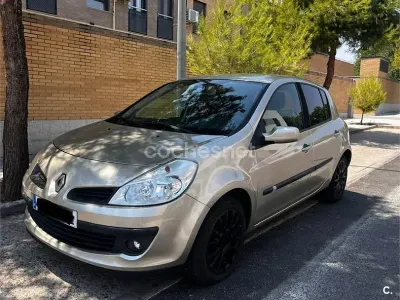 Usado Renault Clio II Authentique 85 CV (62 kW) 2008 Beige Berlina