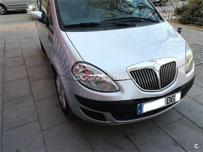 Usado Lancia Musa 70 CV (51 kW) 2005 Gris / plata Monovolumen