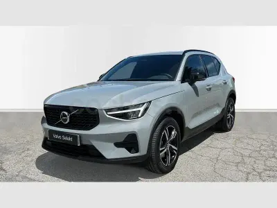 Usado Volvo XC40 Plus 163 CV (119 kW) 2024 Gris / plata SUV