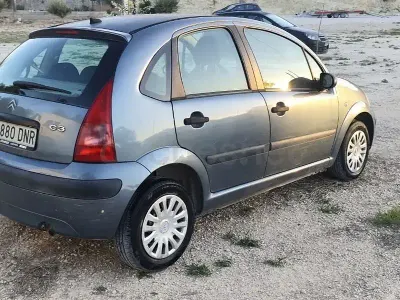 Usado Citroën C3 Exclusive 90 CV (66 kW) 2006 Gris / plata Berlina