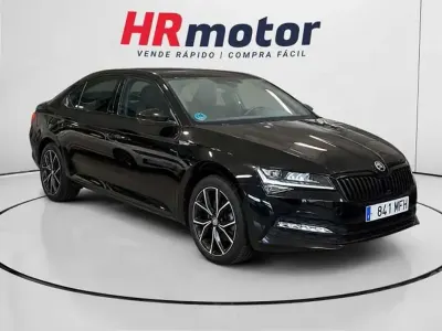 Usado Skoda Superb SportLine 150 CV (110 kW) 2023 Negro Berlina