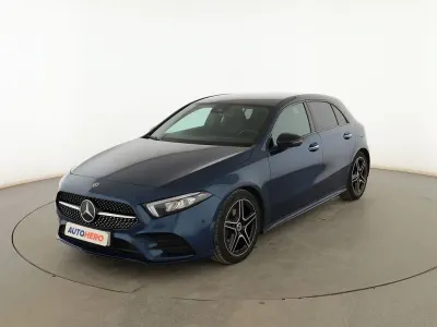 Usado Mercedes A180 AMG line 116 CV (85 kW) 2022 Azul Berlina