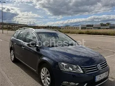 Usado VW Passat Highline 140 CV (102 kW) 2014 Azul Familiar