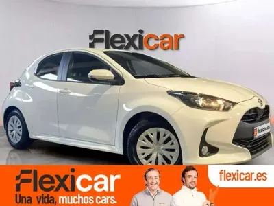 Usado Toyota Yaris Comfort 72 CV (52 kW) 2023 Blanco Utilitario