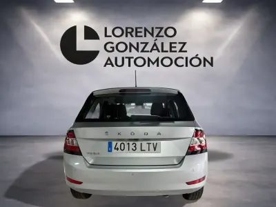 Usado Skoda Fabia Ambition 110 CV (80 kW) 2021 Gris Utilitario