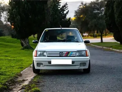 Usado Peugeot 205 103 CV (75 kW) 1989 Blanco Berlina