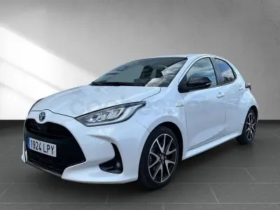Usado Toyota Yaris Hybrid Active 116 CV (85 kW) 2021 Blanco Berlina