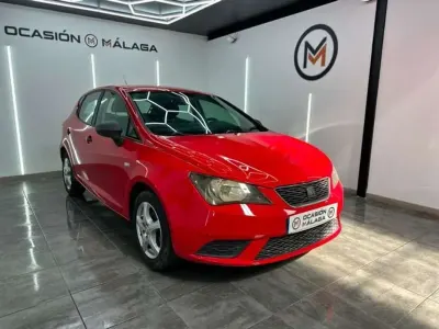 Usado Seat Ibiza Reference 70 CV (51 kW) 2012 Rojo Berlina