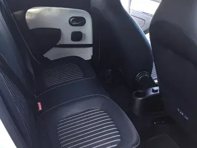 Usado Renault Twingo Zen 60 kW (82 CV) 2021 Blanco Utilitario