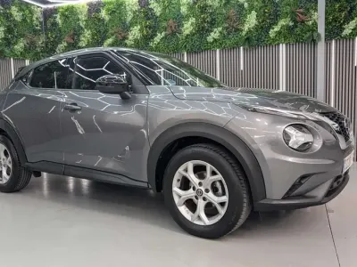 Usado Nissan Juke N-Connecta 114 HP (83 kW) 2022 Cinzento SUV