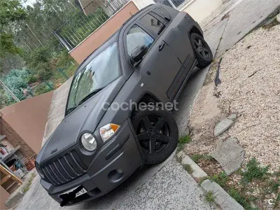 Usado Jeep Compass Limited 140 CV (102 kW) 2009 Gris / plata SUV