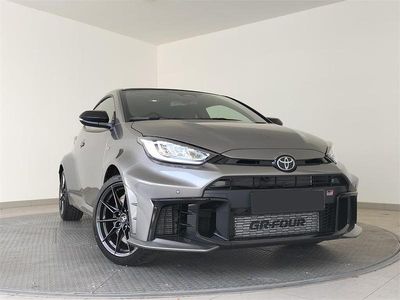 Gris Nuevo 2025 Toyota Yaris Utilitario | 48.900 €