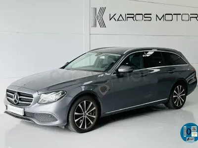 Usado Mercedes E300 306 CV (225 kW) 2019 Gris / plata Familiar