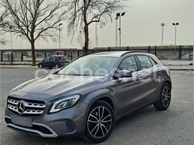 Usado Mercedes GLA180 122 CV (89 kW) 2017 Gris / plata SUV