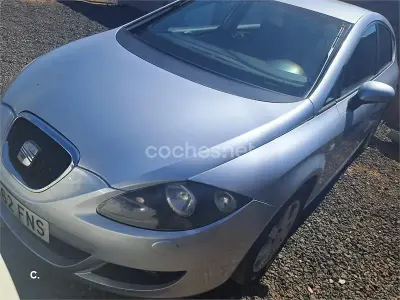 Usado Seat Leon Sport 102 CV (75 kW) 2007 Gris / plata Utilitario