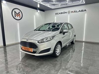 Usado Ford Fiesta Trend 82 CV (60 kW) 2015 Plateado Berlina