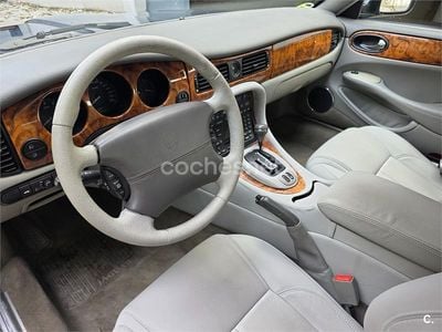 Azul Usado 2003 Jaguar XJ8 Executive Berlina | 8800 €