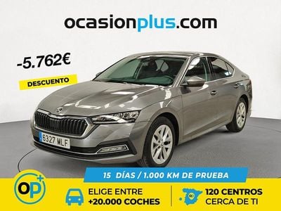 Gris / plata Usado 2023 Skoda Octavia Selection Berlina | 22.690 € (Precio justo)