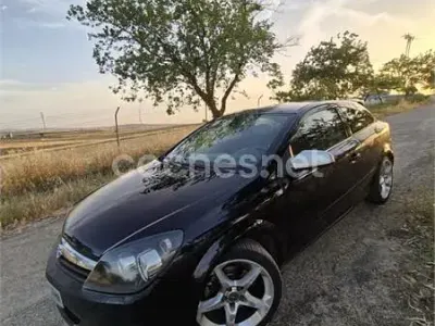Usado Opel Astra GTC Enjoy 120 CV (88 kW) 2005 Negro Berlina